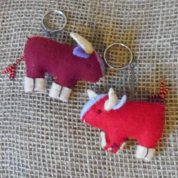 KYfb-felt-bull-hand-sewn-key-ring-for-sale-bazaar-africa