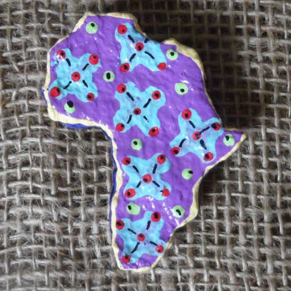PMZb6-papier-mache-brooch-hand-painted-Swaziland-for-sale-bazaar-africa
