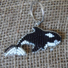 KYiw-flat-keyring-beaded-whale-wire-South-African-for-sale-bazaar-africa.jpg