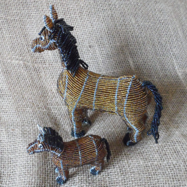 Beaded-3D-horses-on-wire-frame-for-sale-bazaar-africa.jpg
