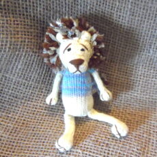 Kykl-knitted-lion-keyring-handcrafted-for-sale-bazaar-africa